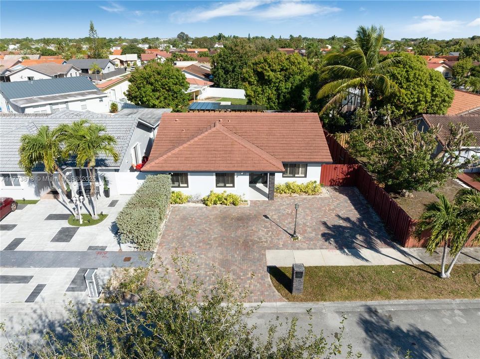 For Rent: $6,900 (4 beds, 2 baths, 2073 Square Feet)