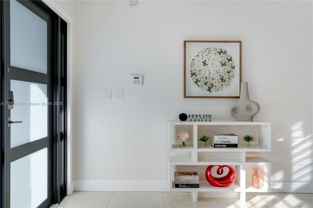 For Rent: $6,900 (4 beds, 2 baths, 2073 Square Feet)