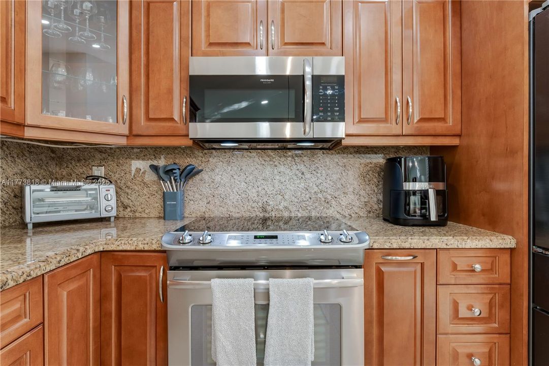 For Rent: $6,900 (4 beds, 2 baths, 2073 Square Feet)