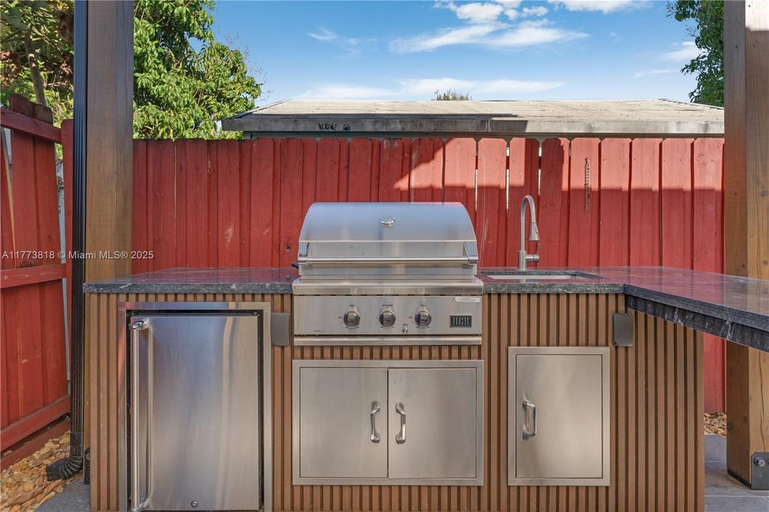 For Rent: $6,900 (4 beds, 2 baths, 2073 Square Feet)