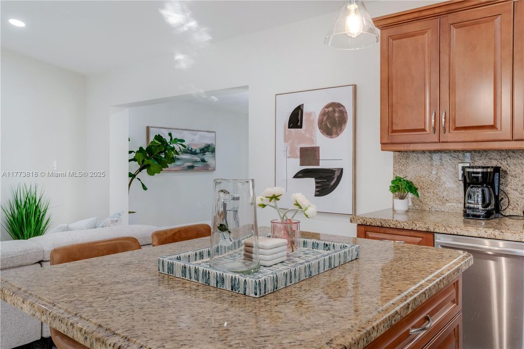 For Rent: $6,900 (4 beds, 2 baths, 2073 Square Feet)