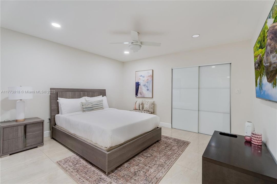 For Rent: $6,900 (4 beds, 2 baths, 2073 Square Feet)