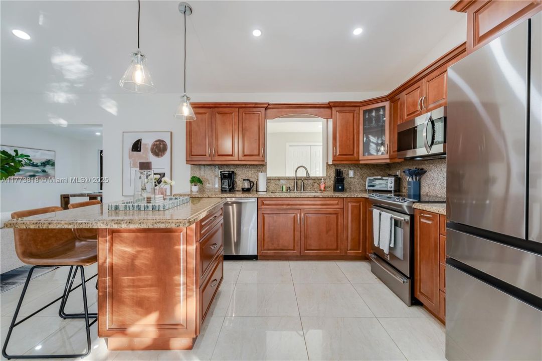 For Rent: $6,900 (4 beds, 2 baths, 2073 Square Feet)