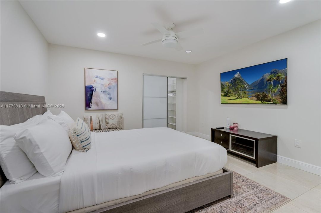 For Rent: $6,900 (4 beds, 2 baths, 2073 Square Feet)