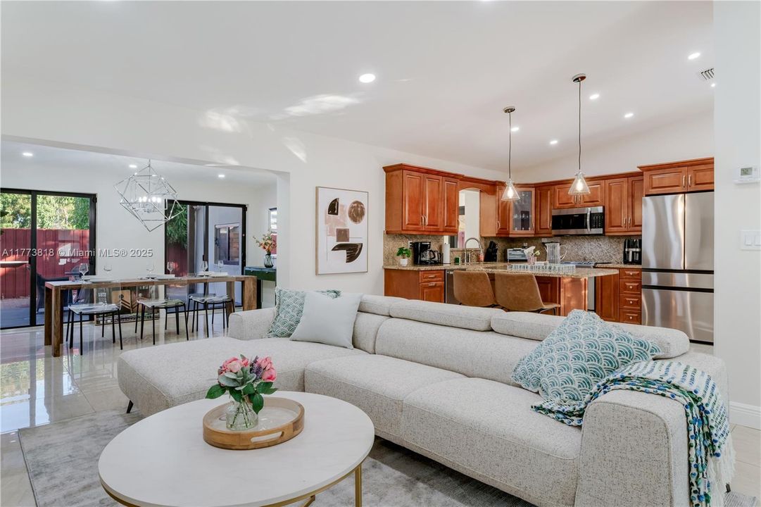 For Rent: $6,900 (4 beds, 2 baths, 2073 Square Feet)