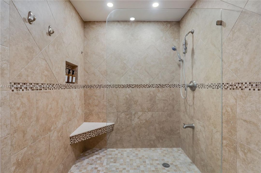 For Rent: $6,900 (4 beds, 2 baths, 2073 Square Feet)