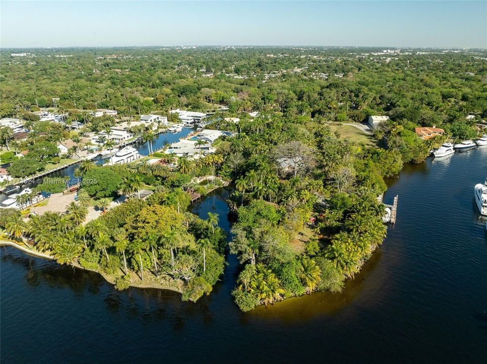 最近售出: $9,000,000 (7.20 acres)