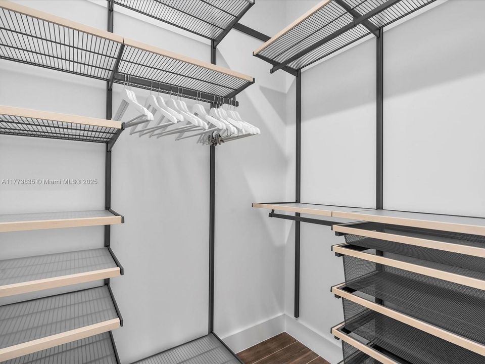 Vendido Recientemente: $2,140,000 (4 camas, 3 baños, 2742 Pies cuadrados)