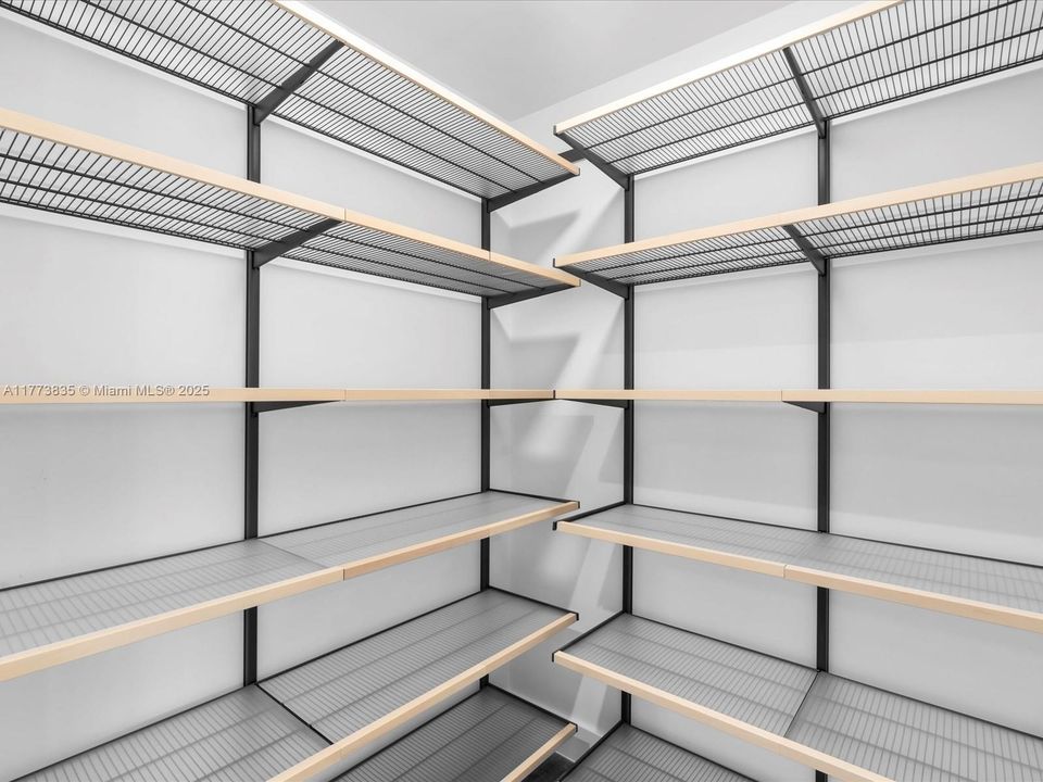 Vendido Recientemente: $2,140,000 (4 camas, 3 baños, 2742 Pies cuadrados)