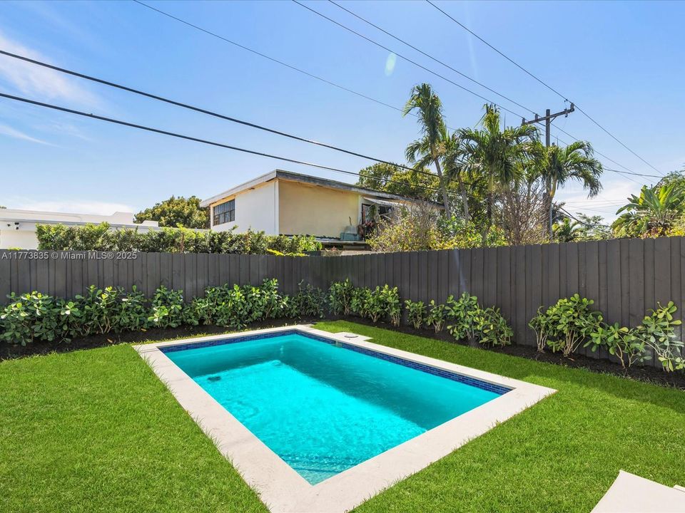 Vendido Recientemente: $2,140,000 (4 camas, 3 baños, 2742 Pies cuadrados)