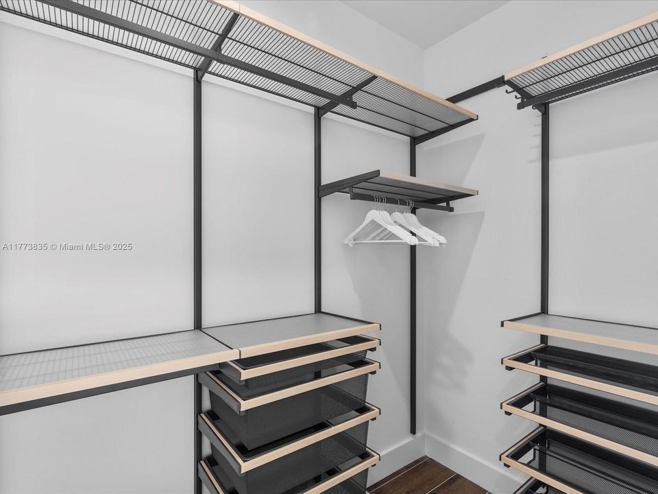 Vendido Recientemente: $2,140,000 (4 camas, 3 baños, 2742 Pies cuadrados)