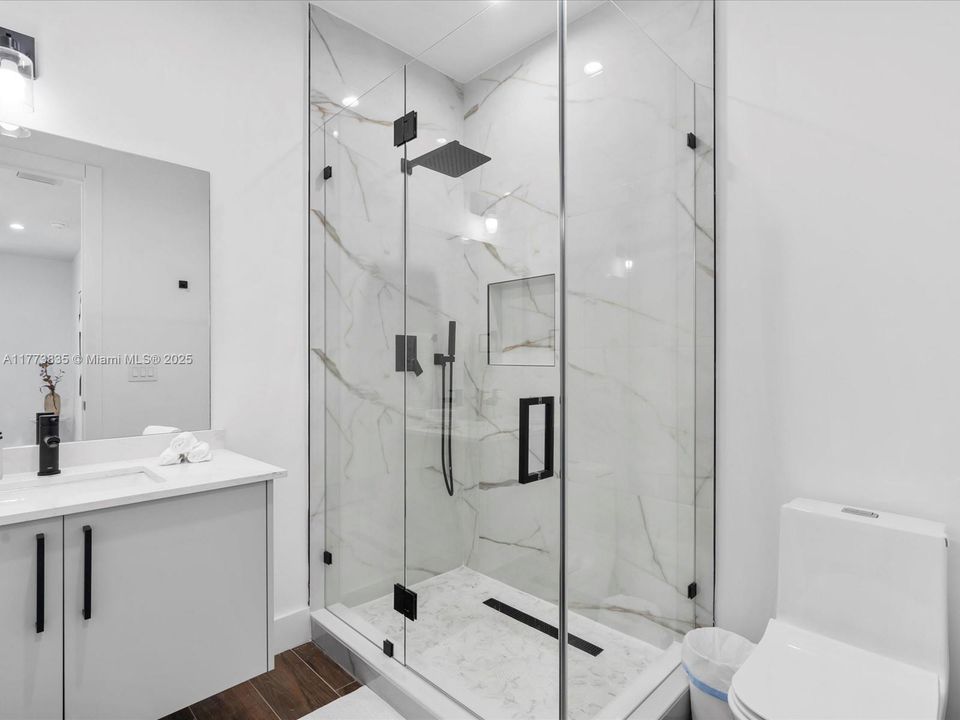 Vendido Recientemente: $2,140,000 (4 camas, 3 baños, 2742 Pies cuadrados)