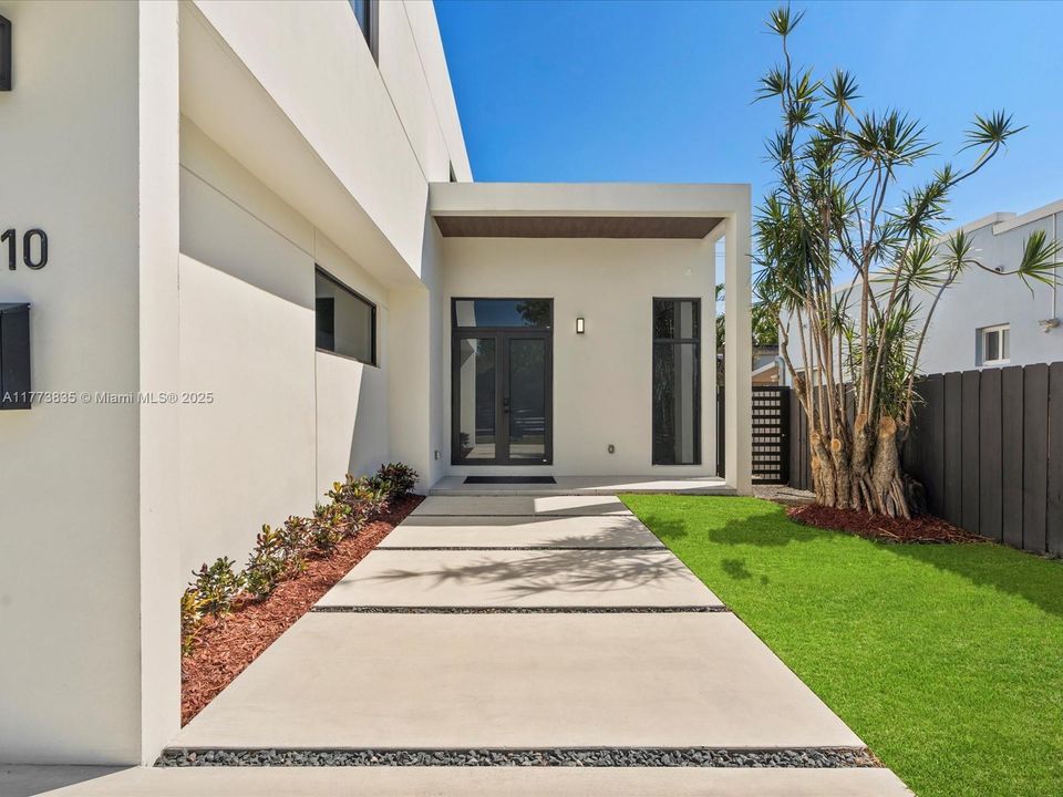 Vendido Recientemente: $2,140,000 (4 camas, 3 baños, 2742 Pies cuadrados)