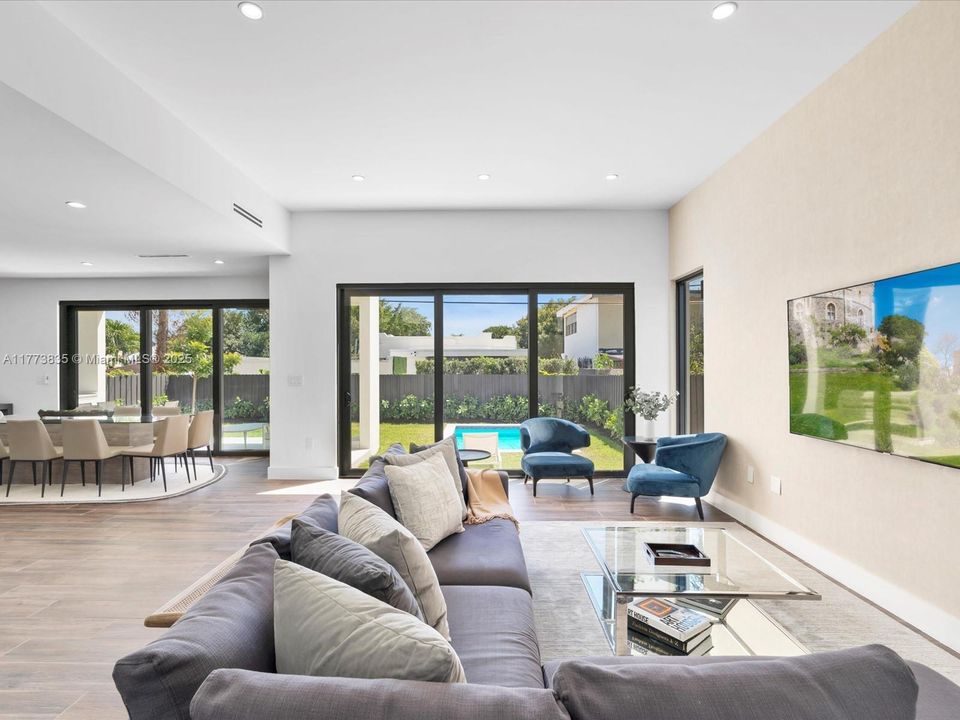 Vendido Recientemente: $2,140,000 (4 camas, 3 baños, 2742 Pies cuadrados)