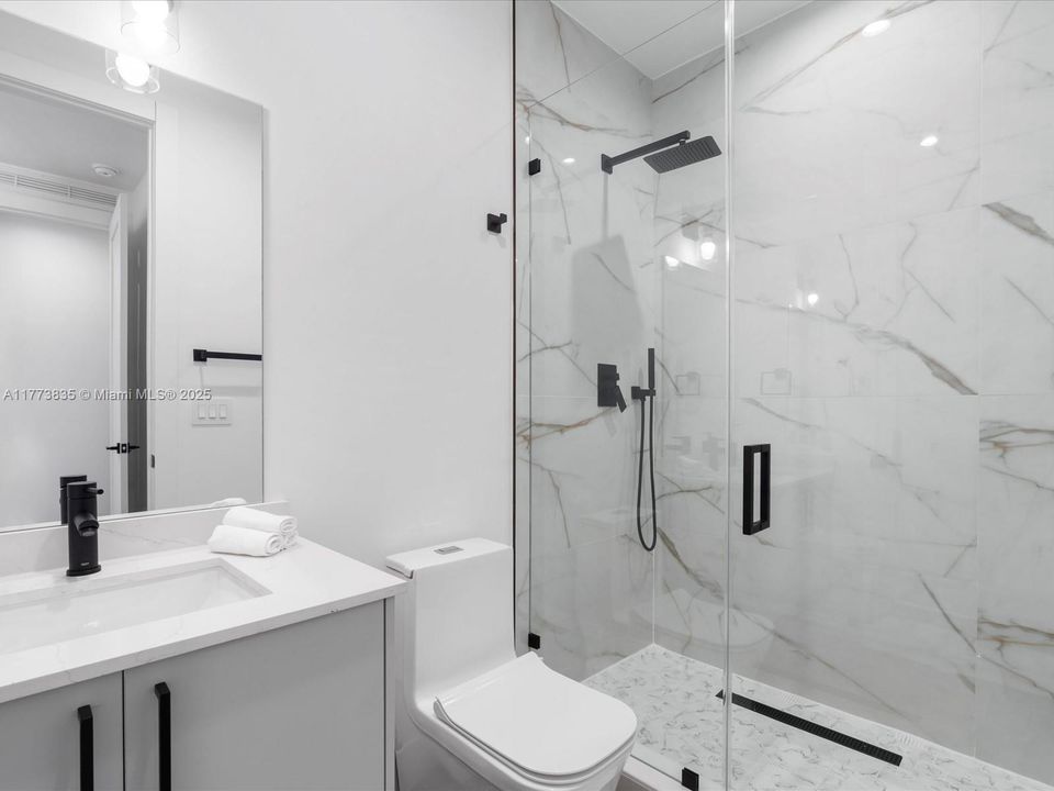 Vendido Recientemente: $2,140,000 (4 camas, 3 baños, 2742 Pies cuadrados)