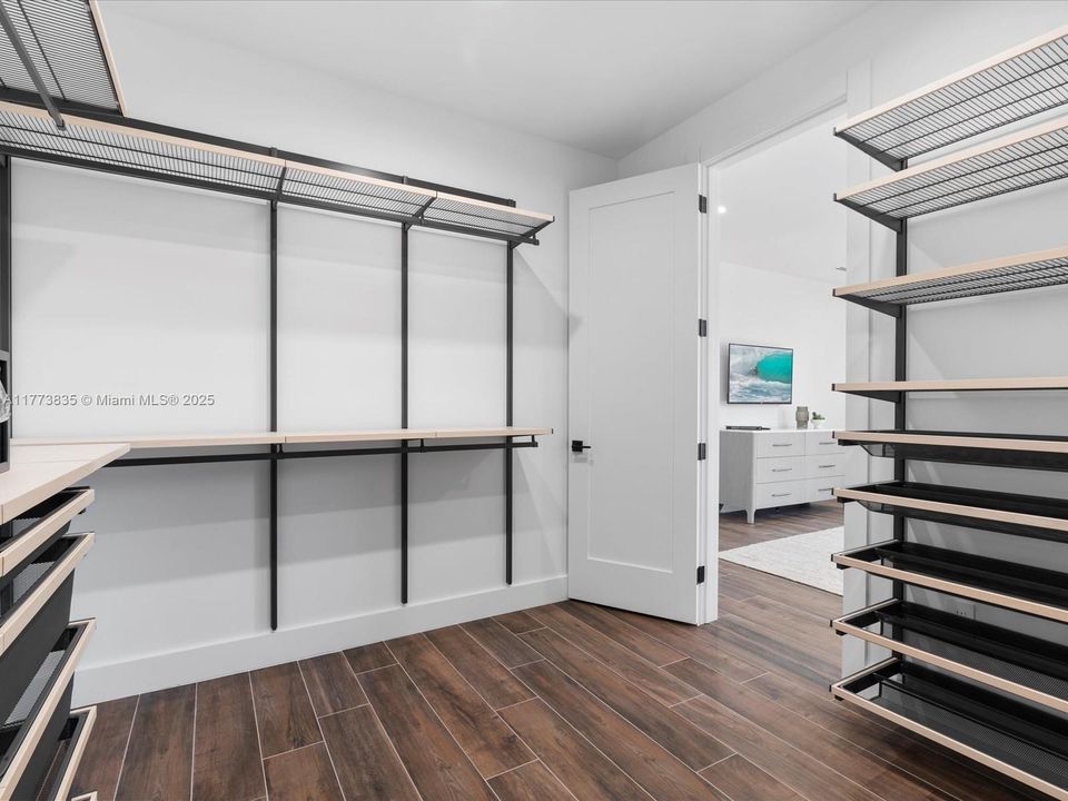 Vendido Recientemente: $2,140,000 (4 camas, 3 baños, 2742 Pies cuadrados)