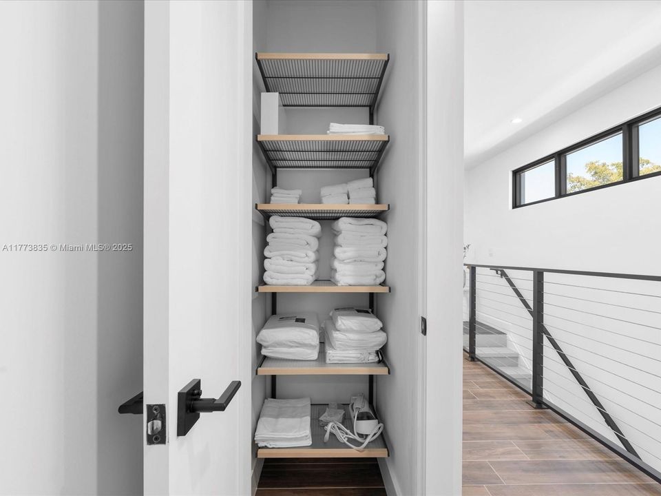 Vendido Recientemente: $2,140,000 (4 camas, 3 baños, 2742 Pies cuadrados)