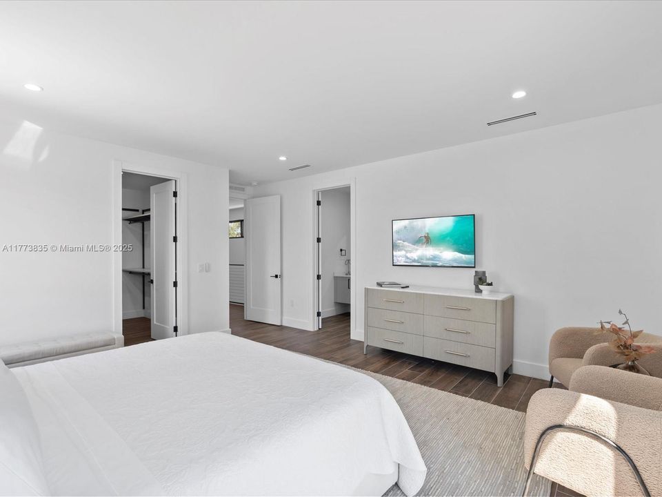 Vendido Recientemente: $2,140,000 (4 camas, 3 baños, 2742 Pies cuadrados)