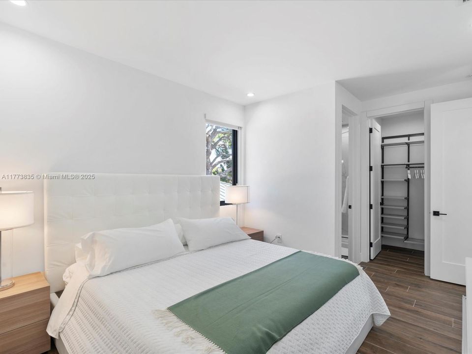 Vendido Recientemente: $2,140,000 (4 camas, 3 baños, 2742 Pies cuadrados)