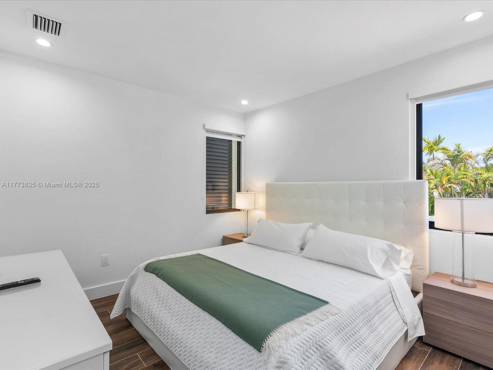 Vendido Recientemente: $2,140,000 (4 camas, 3 baños, 2742 Pies cuadrados)