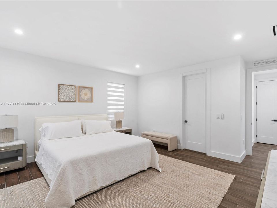 Vendido Recientemente: $2,140,000 (4 camas, 3 baños, 2742 Pies cuadrados)