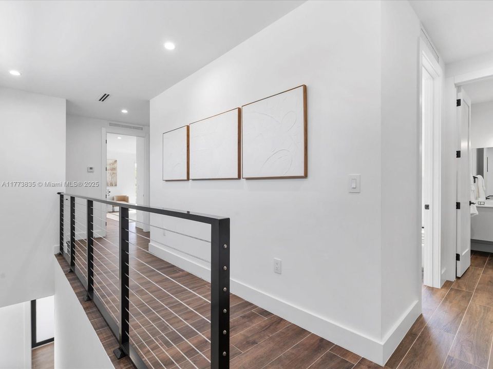 Vendido Recientemente: $2,140,000 (4 camas, 3 baños, 2742 Pies cuadrados)