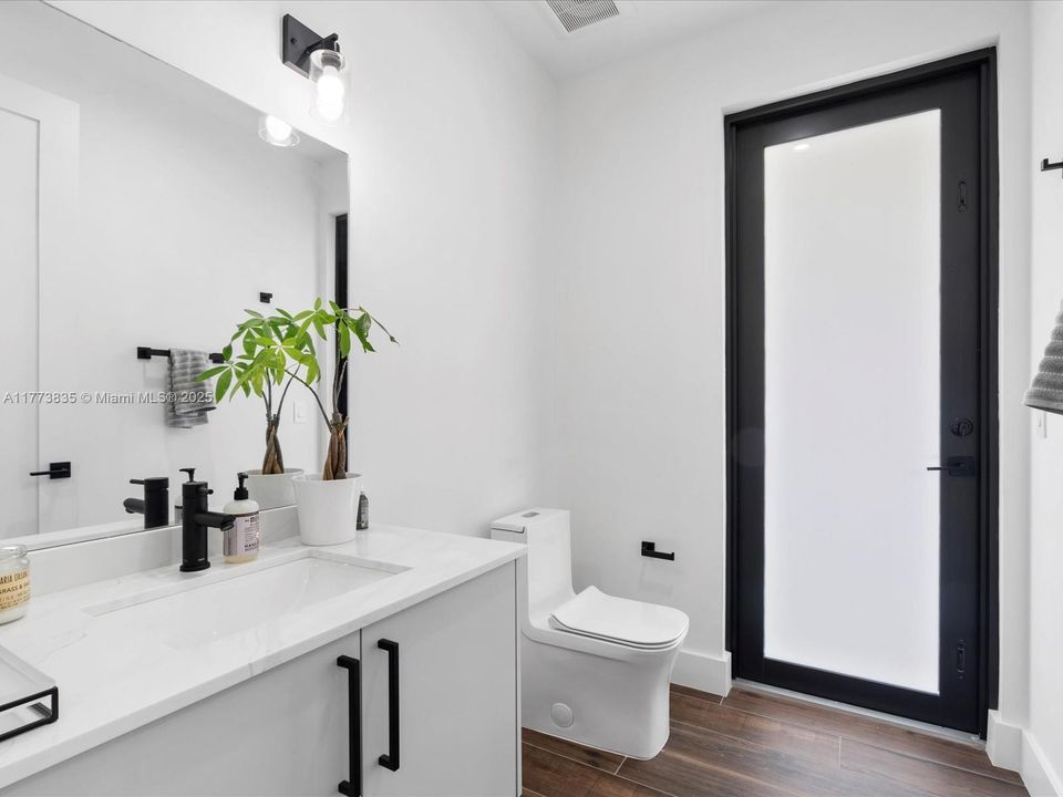 Vendido Recientemente: $2,140,000 (4 camas, 3 baños, 2742 Pies cuadrados)