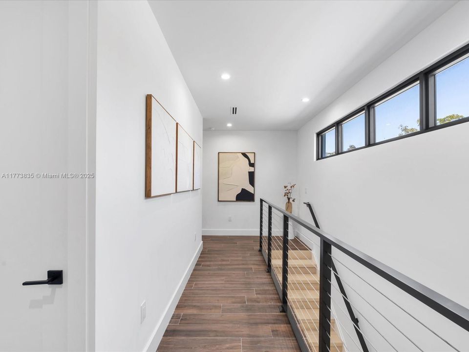 Vendido Recientemente: $2,140,000 (4 camas, 3 baños, 2742 Pies cuadrados)