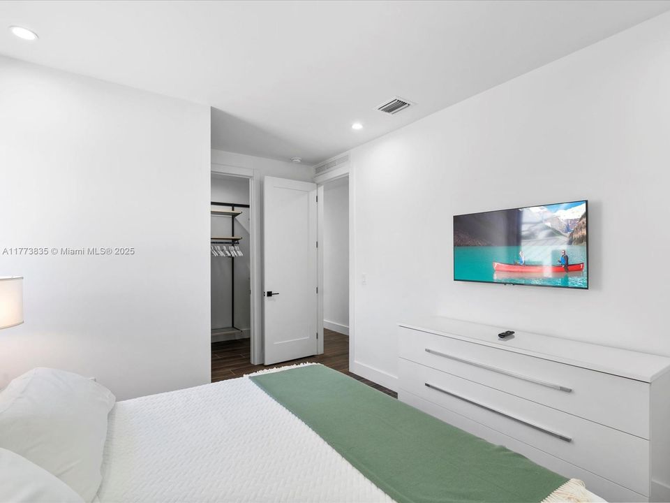 Vendido Recientemente: $2,140,000 (4 camas, 3 baños, 2742 Pies cuadrados)