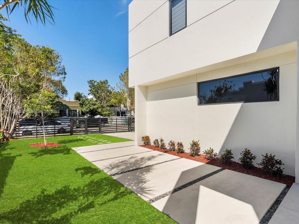 Vendido Recientemente: $2,140,000 (4 camas, 3 baños, 2742 Pies cuadrados)