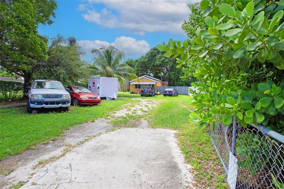 待售: $625,000 (2 贝兹, 2 浴室, 1232 平方英尺)