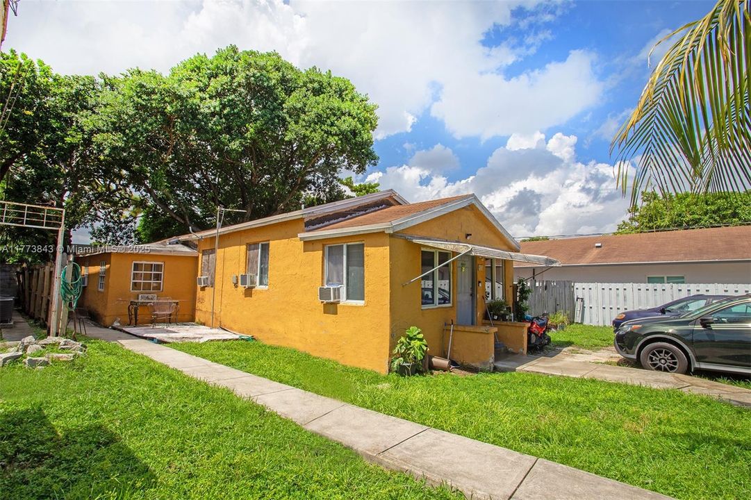 待售: $625,000 (2 贝兹, 2 浴室, 1232 平方英尺)