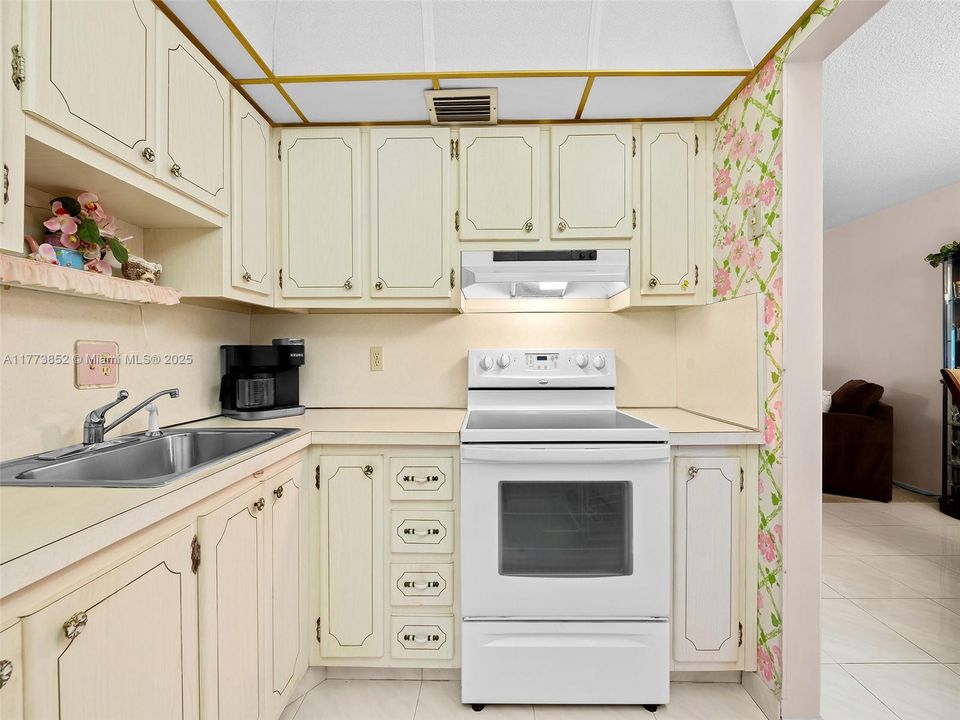 Недавно продано: $149,999 (1 спален, 1 ванн, 720 Квадратных фут)