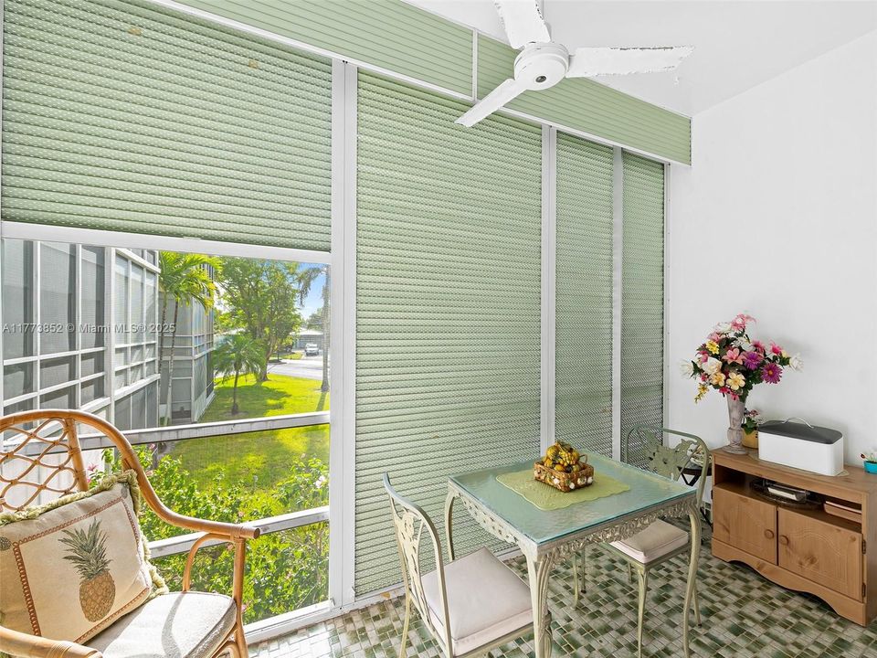 Недавно продано: $149,999 (1 спален, 1 ванн, 720 Квадратных фут)