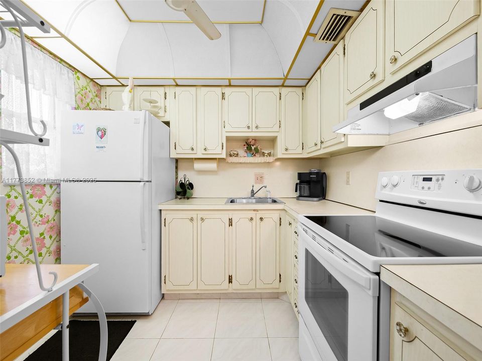 Недавно продано: $149,999 (1 спален, 1 ванн, 720 Квадратных фут)