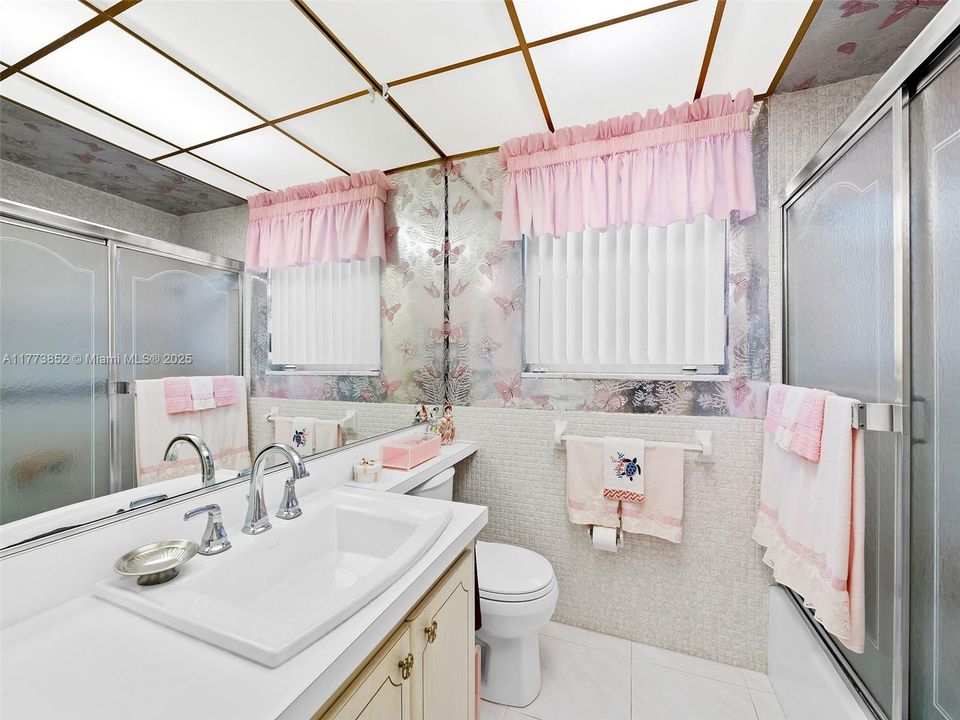 Недавно продано: $149,999 (1 спален, 1 ванн, 720 Квадратных фут)