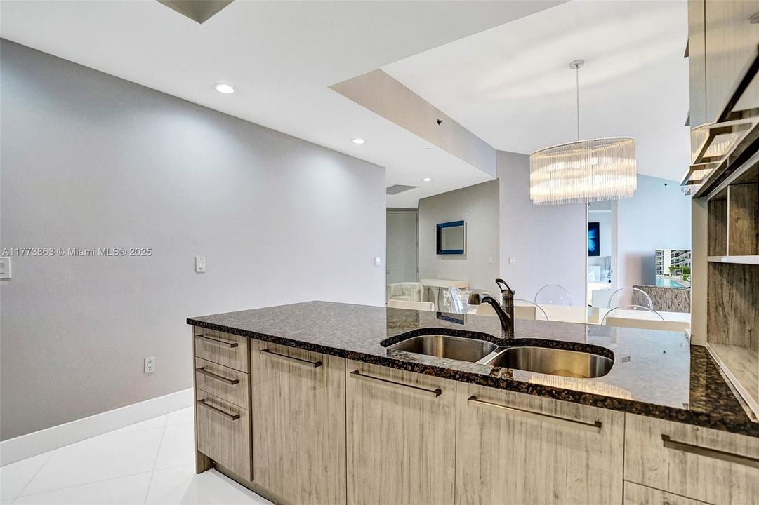 最近租的: $7,500 (3 贝兹, 3 浴室, 1962 平方英尺)