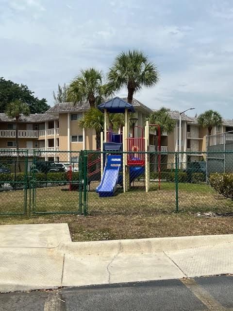 En Venta: $359,000 (2 camas, 2 baños, 1030 Pies cuadrados)