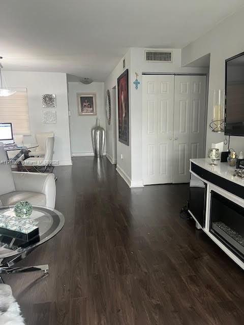 En Venta: $359,000 (2 camas, 2 baños, 1030 Pies cuadrados)