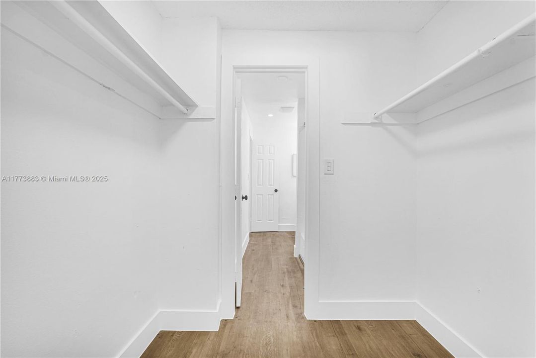 Recently Sold: $369,000 (3 beds, 1 baths, 1152 Square Feet)