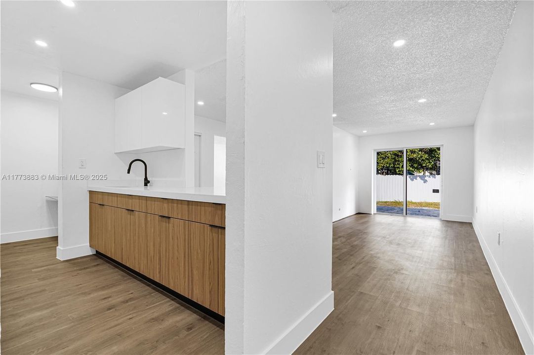 Recently Sold: $369,000 (3 beds, 1 baths, 1152 Square Feet)