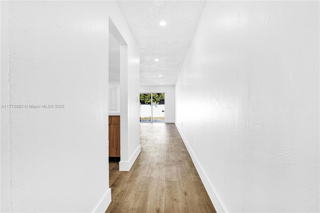 Recently Sold: $369,000 (3 beds, 1 baths, 1152 Square Feet)