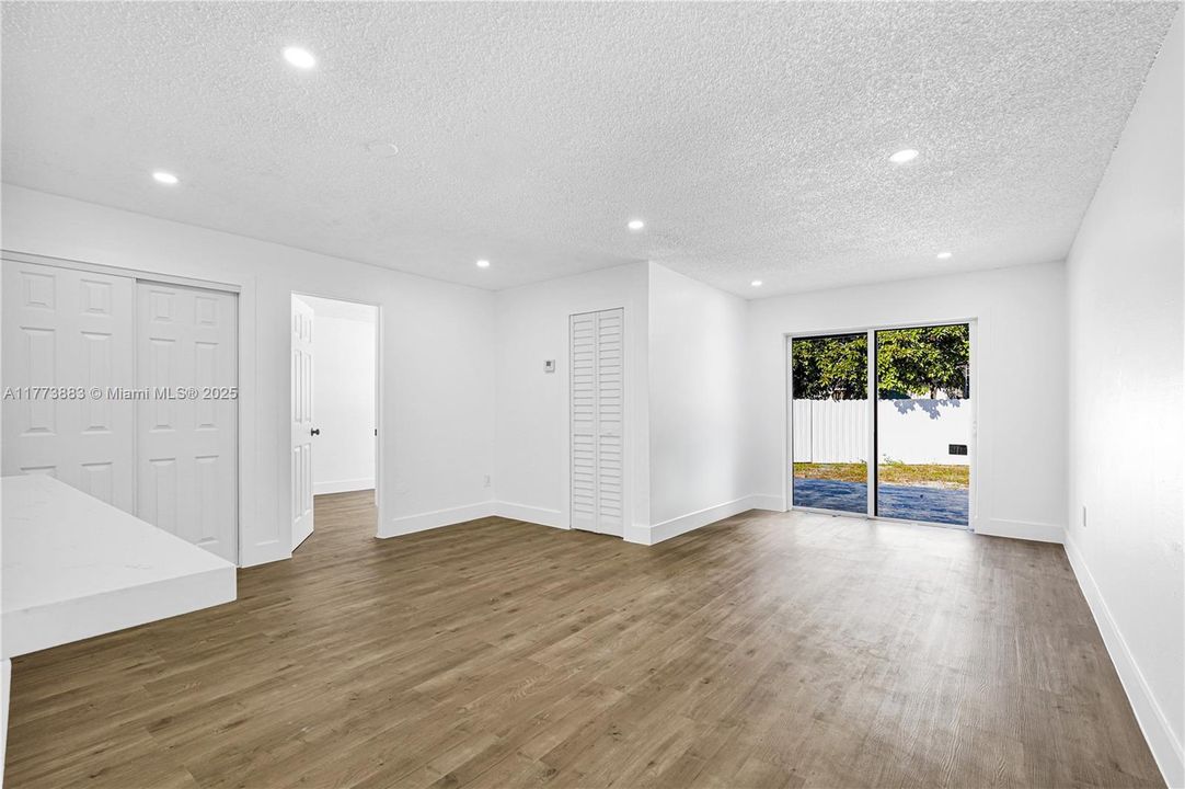 Recently Sold: $369,000 (3 beds, 1 baths, 1152 Square Feet)