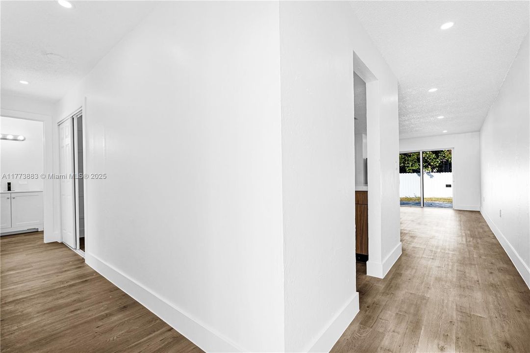 Recently Sold: $369,000 (3 beds, 1 baths, 1152 Square Feet)