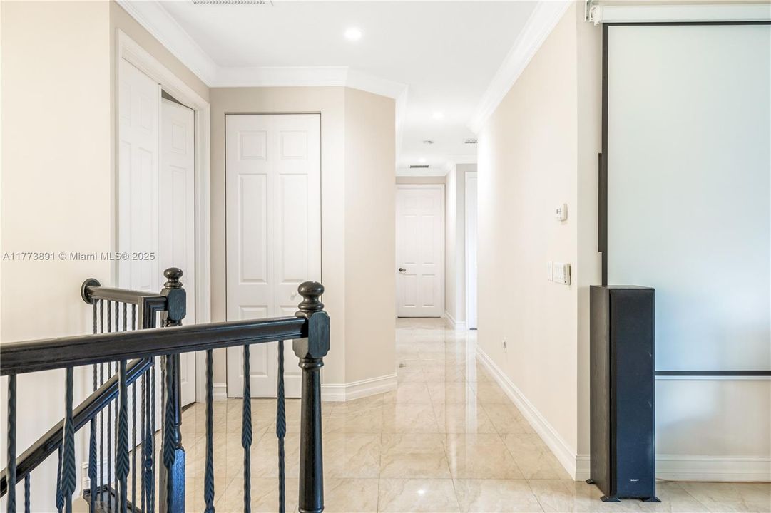 最近售出: $1,075,000 (6 贝兹, 5 浴室, 3976 平方英尺)