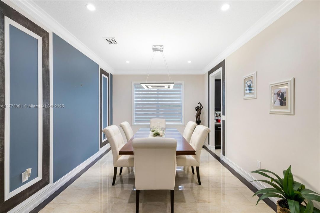 最近售出: $1,075,000 (6 贝兹, 5 浴室, 3976 平方英尺)