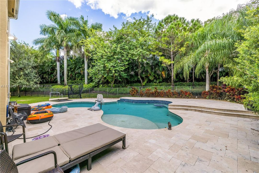 最近售出: $1,075,000 (6 贝兹, 5 浴室, 3976 平方英尺)