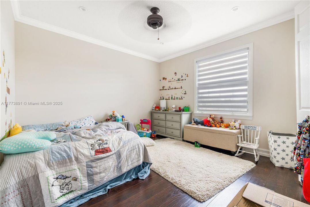 最近售出: $1,075,000 (6 贝兹, 5 浴室, 3976 平方英尺)