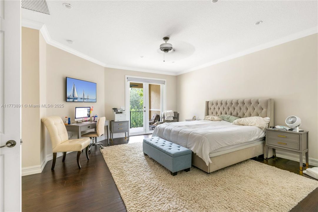 最近售出: $1,075,000 (6 贝兹, 5 浴室, 3976 平方英尺)