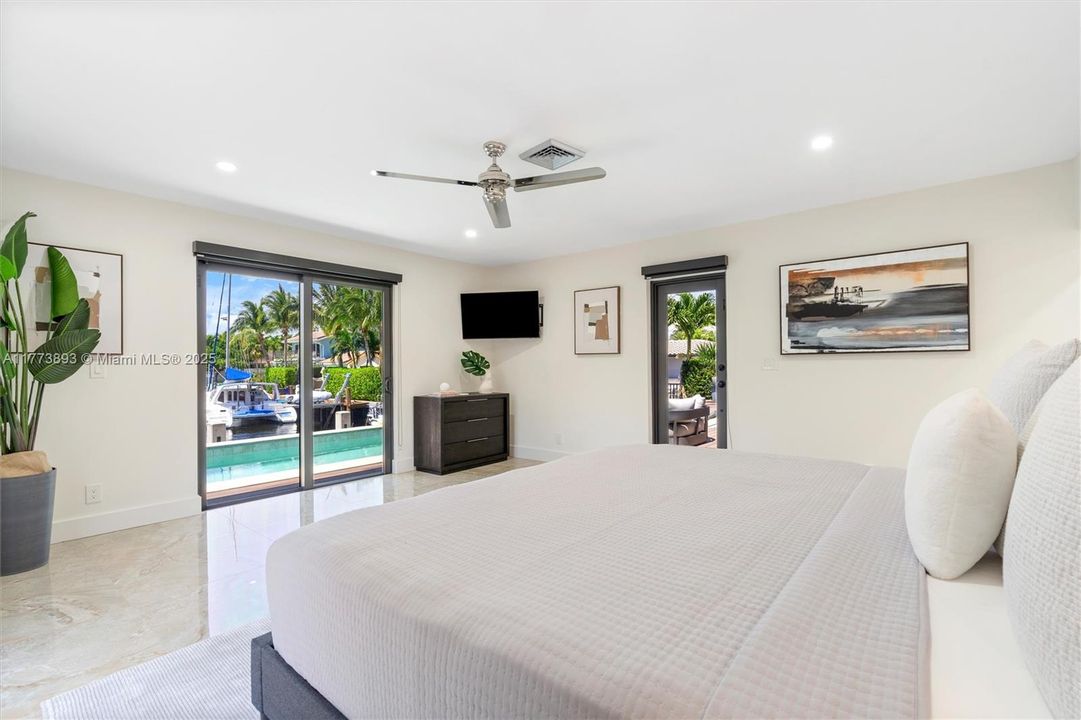 最近售出: $2,600,000 (3 贝兹, 3 浴室, 2232 平方英尺)